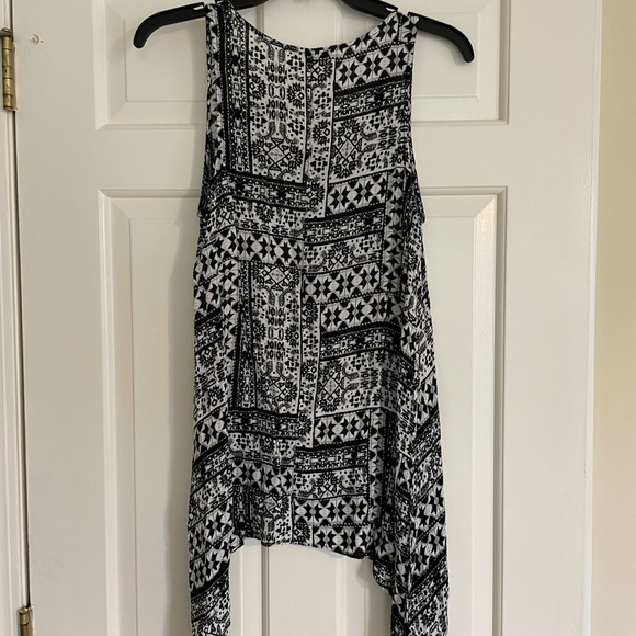 Flowy Tank - Picture 6 of 6